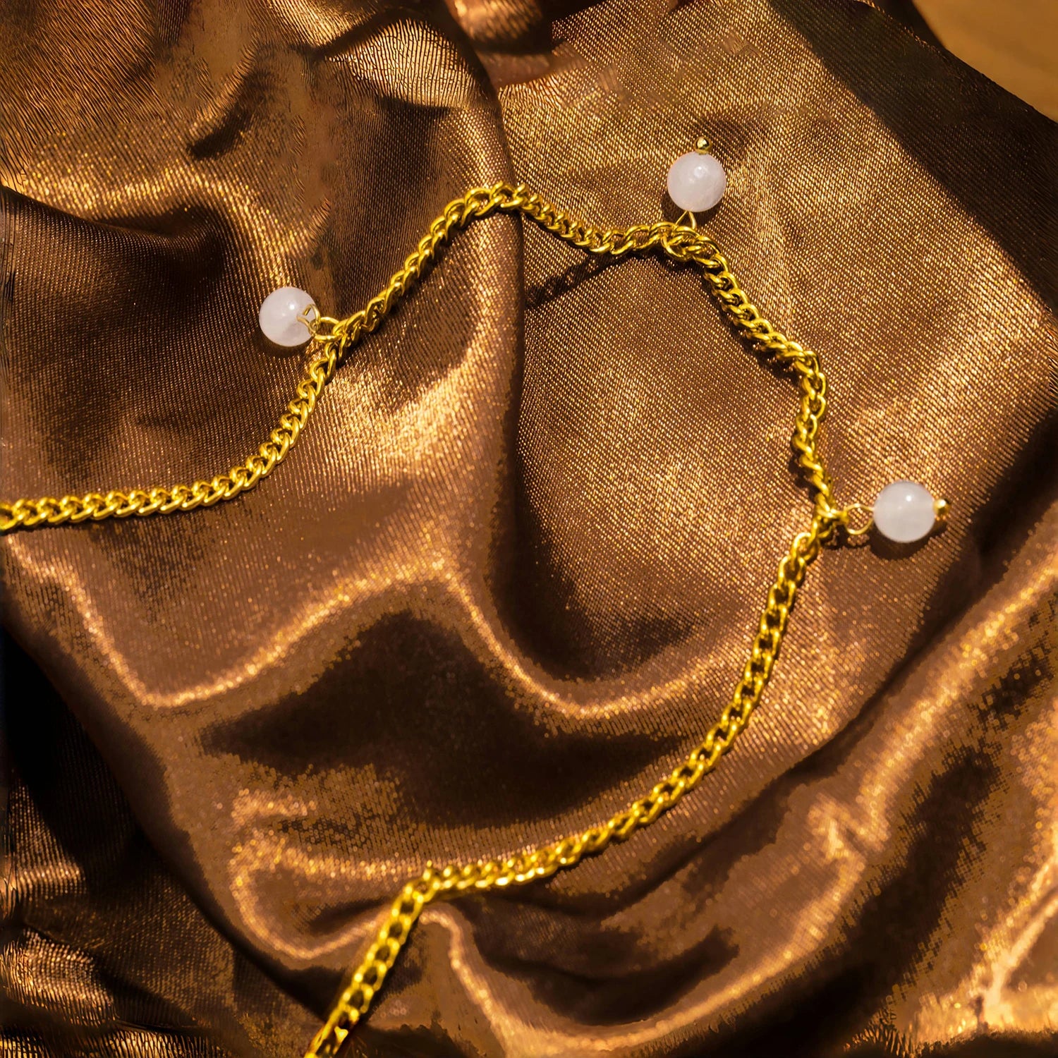 Colar Essência Dourada com Pingente de Gota Banhado a Ouro 18K